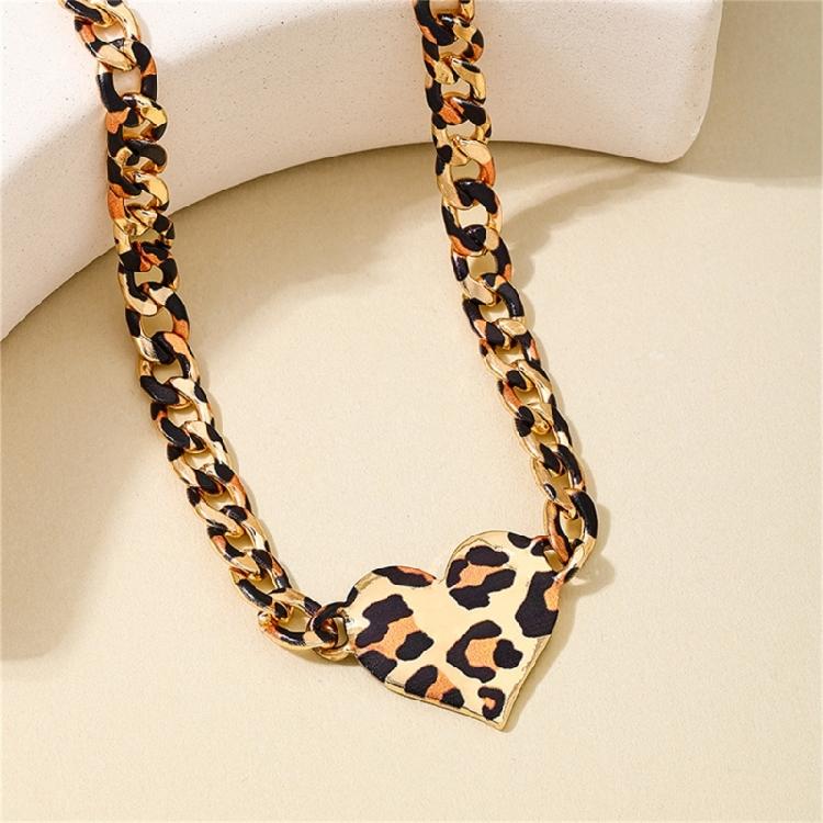 Stylish Leopard Heart Pendant Necklace Chain Necklace Handmade Necklace Alloy Texture Suitable for Party Everyday Wear