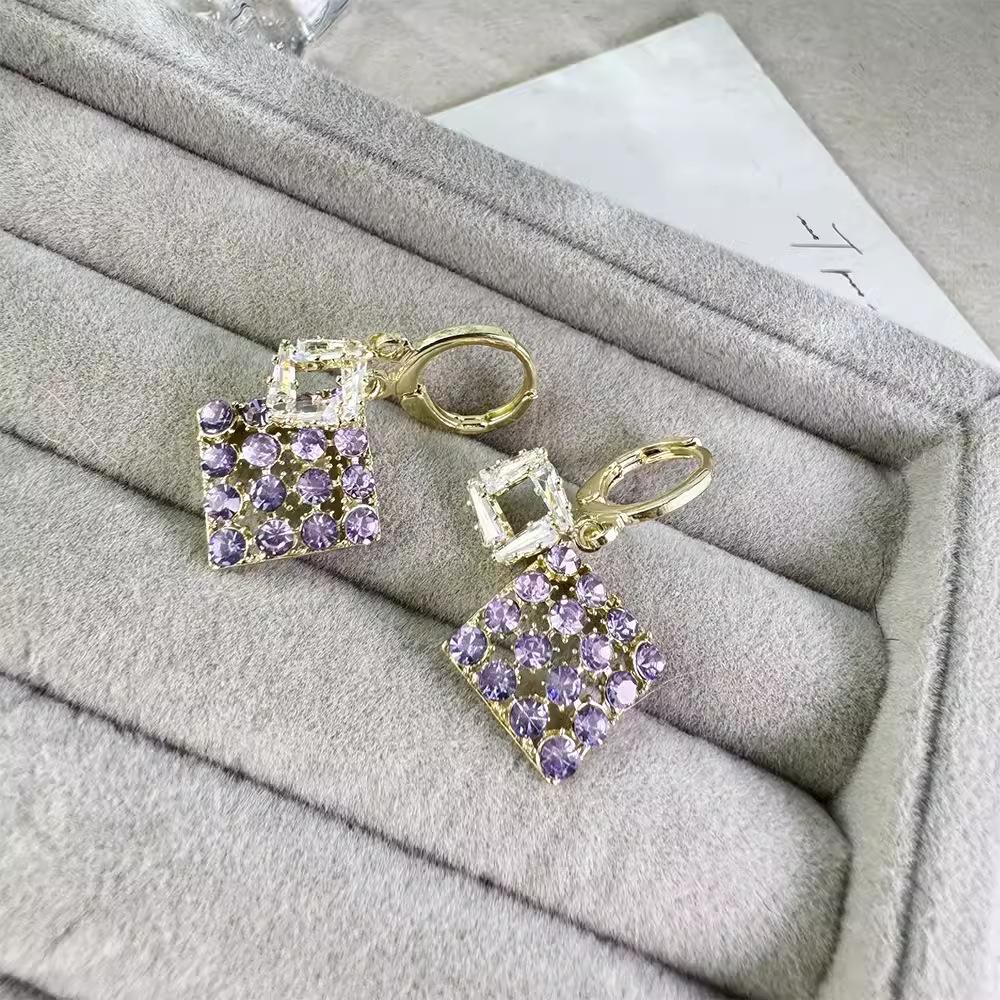 

Легкие роскошные модные геометрические ромбовидные фиолетовые серьги с бриллиантами, нишевый дизайн, универсальные застежки для ушей, темпераментные тонкие серьги Show Face