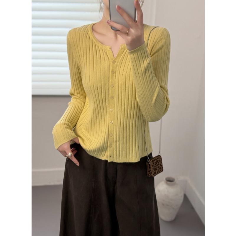 V-neck gentle wind knitted small cardigan top, female slim body, pit strip texture, versatile outside and thin inside