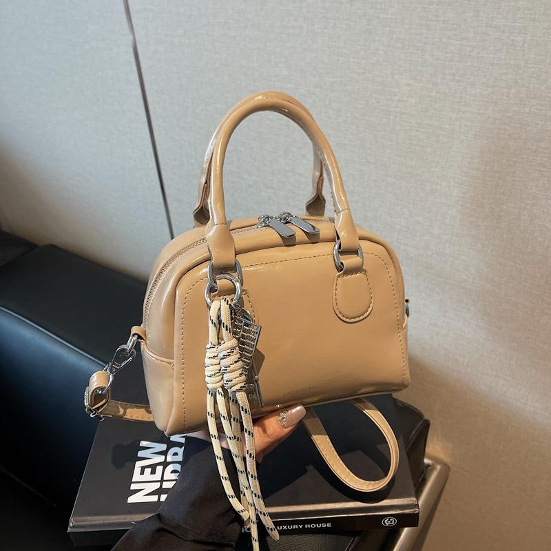 Premium small bag women's spring and summer versatile new fashion shoulder messenger bag portable pillow bag