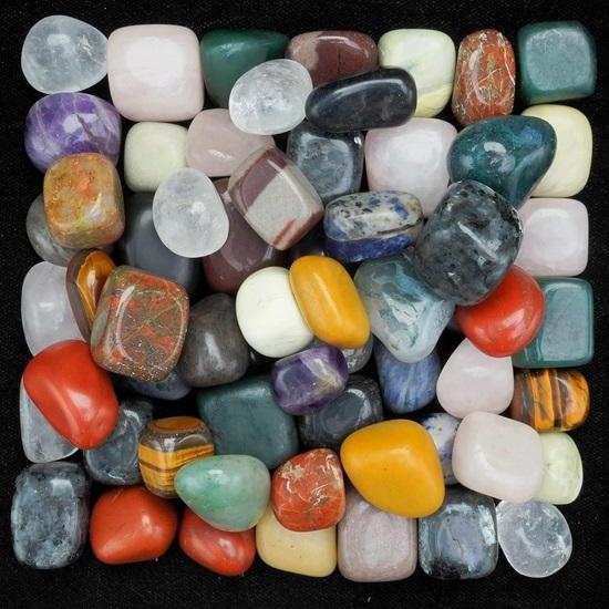 Set aus 13 Stück Sortierte Trommelsteine Reiki Chakra Heilung Dekorative Kiesel Vasenfüller Trommelstein für Schmuck, Vastu Heim- Büro-Dekor