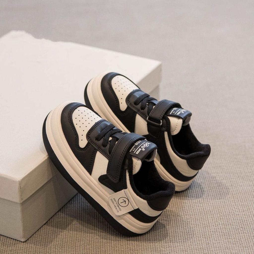 Spring and Autumn New Girls' Sneakers, Lightweight Running Shoes for Older Children, Boys' Soft Sole Sports Shoes, Trendy White Shoes