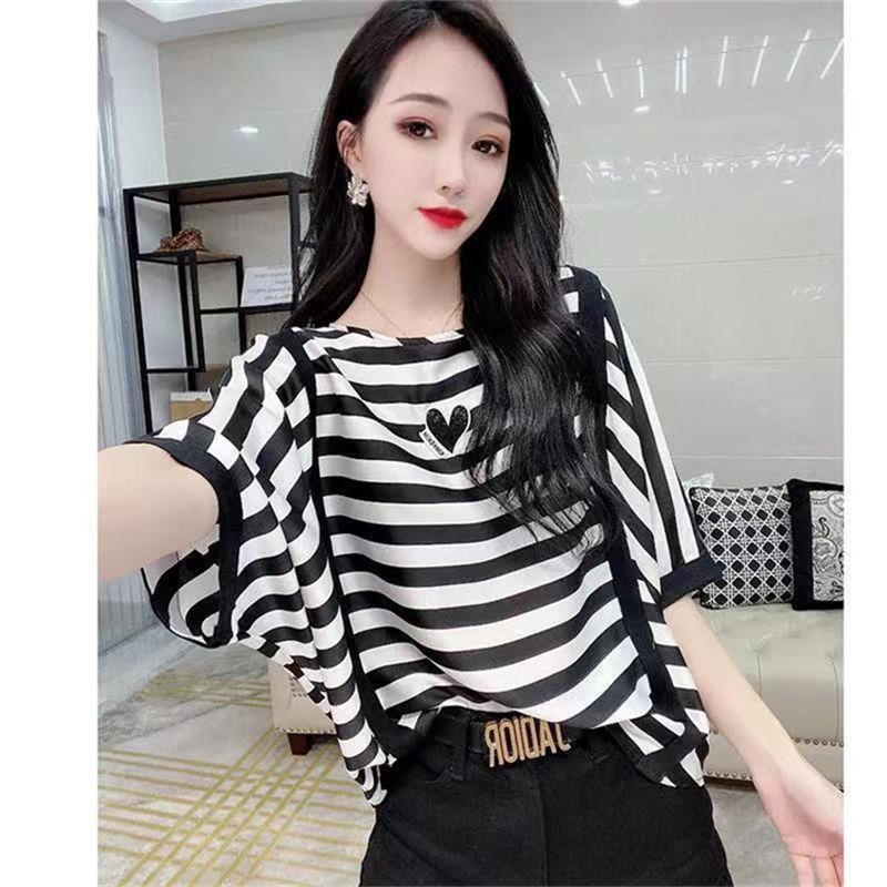 

Женская футболка в корейском стиле, полосатая, свободного кроя, с рукавами «летучая мышь» - стройнящая, универсальная, летний топ с коротким рукавом 3XL (160-180 Jin)