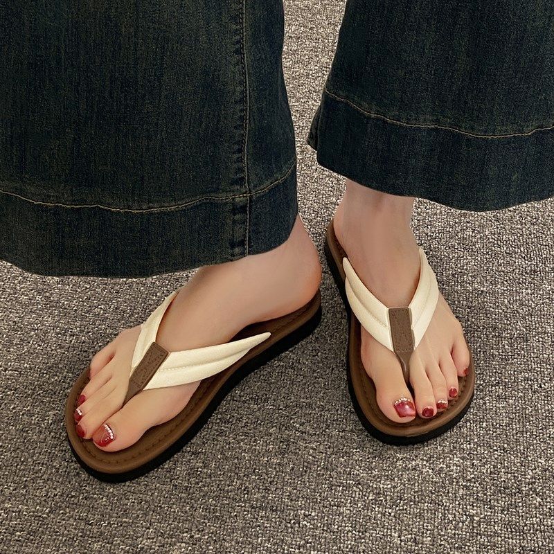 Casual style flip-flops women wear beach soft-soled toe cold slippers in summer