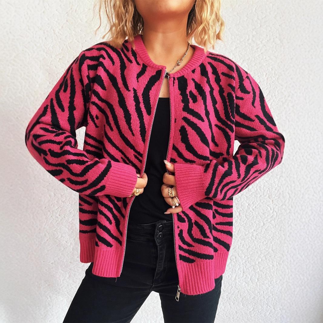 

Sueter Mujer Invierno 2025 Korean Version Autumn and Winter Zebra Pattern Knitted Cardigan O Neck Casual Button Jacket KCR4356 One Size рожевий червоний колір