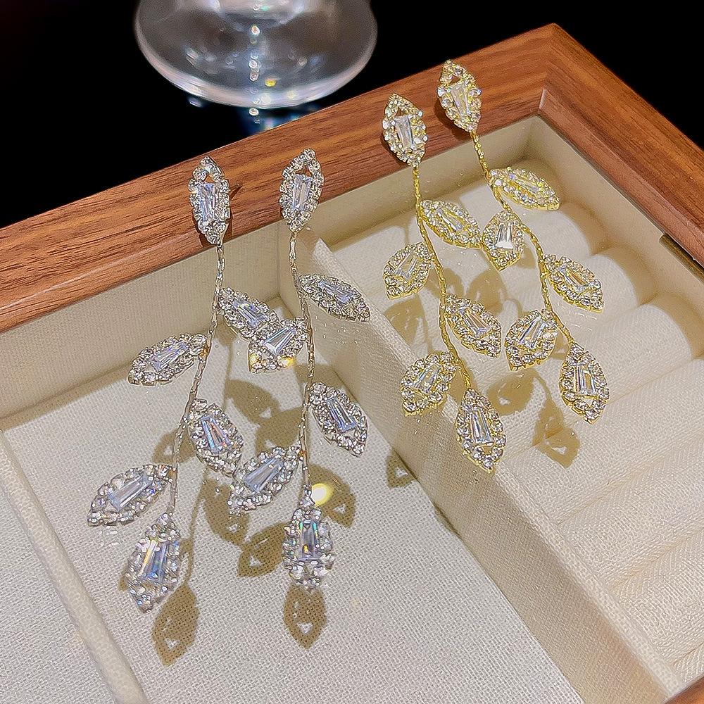 Cercei Exagerați cu Frunze de Modă, Senzualitate Înaltă, Temperament Lung, Cercei Celebritate Online, Cercei cu Ciucuri, Femeie.