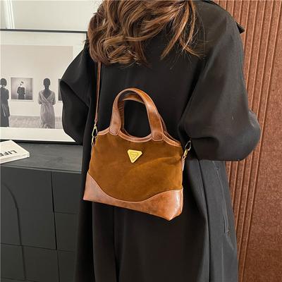 Winter New Retro Hand Carry Small Square Bag 2025 Niche Fashion Matte Shoulder Bag Feeling Versatile Messenger Bag