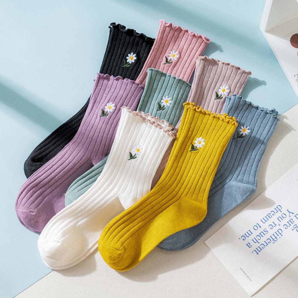 

Style Daisy Cotton Flower Pattern Embroidery Korea Style Female Hosiery Mid-tube Socks Women Socks