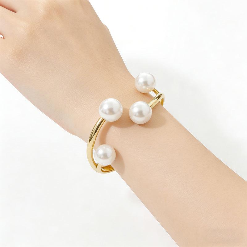 Asymmetrical Pearl & Metal Alloy Bracelet for Women - High-End Light Luxury Design