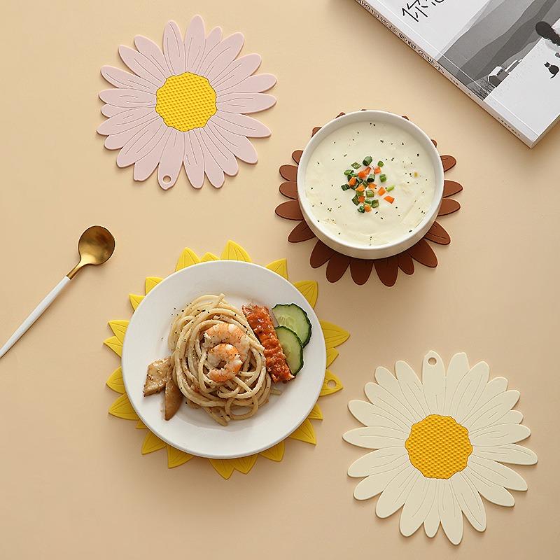 Silicone Heat Insulation Pads, Household Anti-slip Coasters, High-temperature Resistant Table, Bowl and Plate Pads, Sunflowers