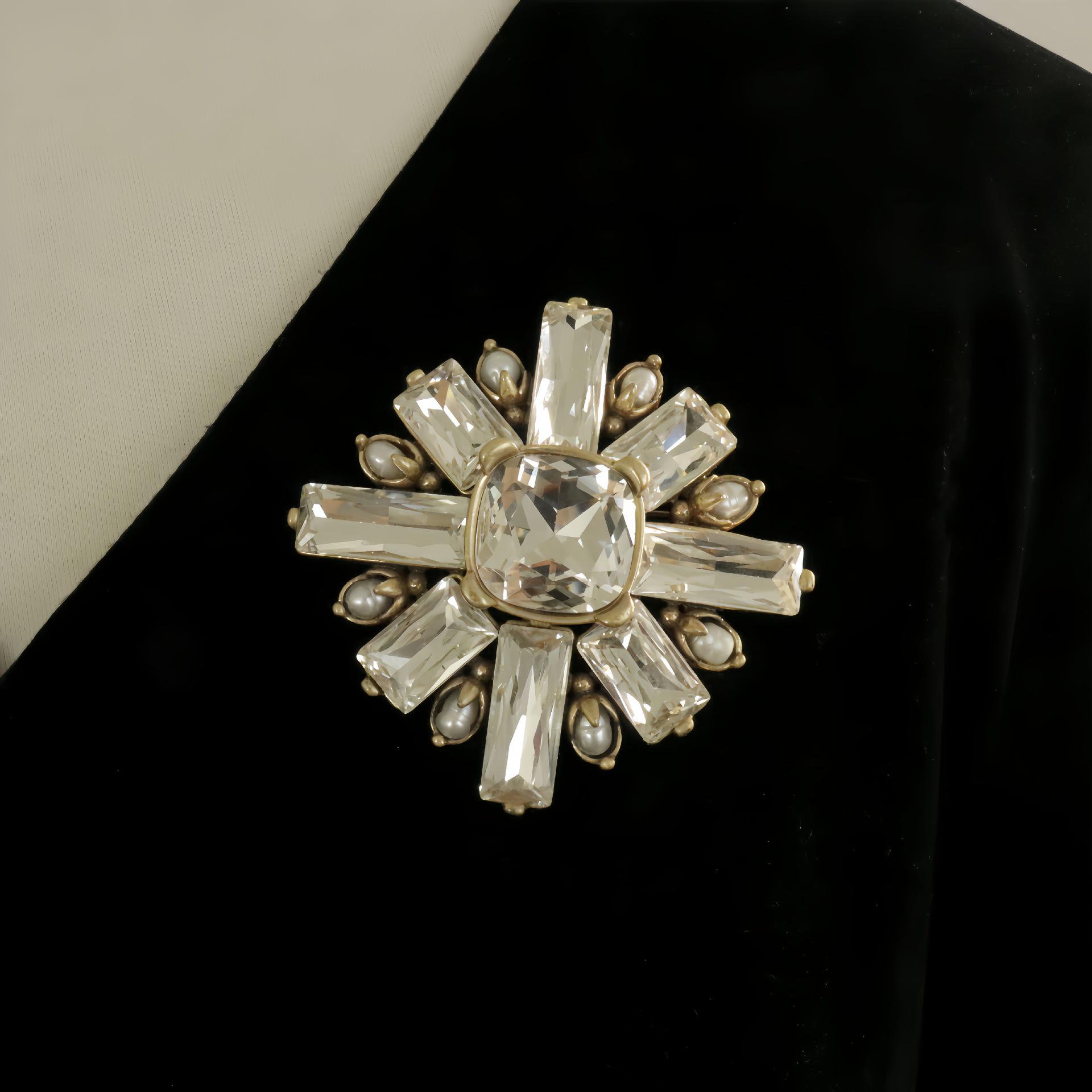 Elegant Geometric Rhinestone Brooch: Versatile Copper Corsage for Suits and Coats