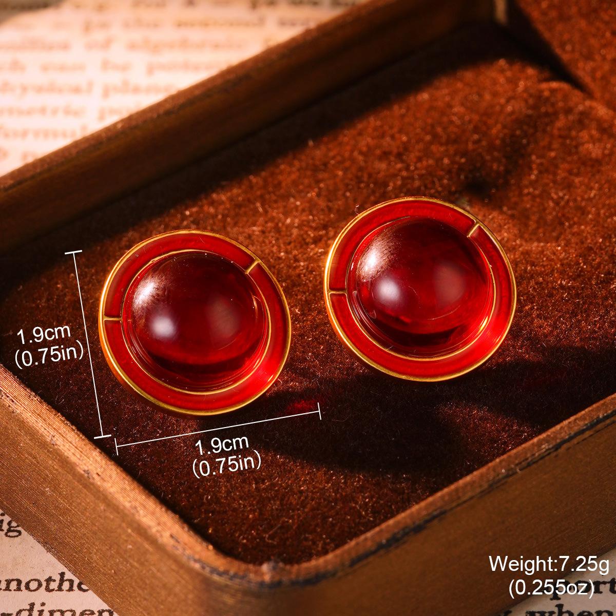 

Medieval vintage pearl diamond earrings geometric puppy court style stud earrings retro exaggerated niche design sense