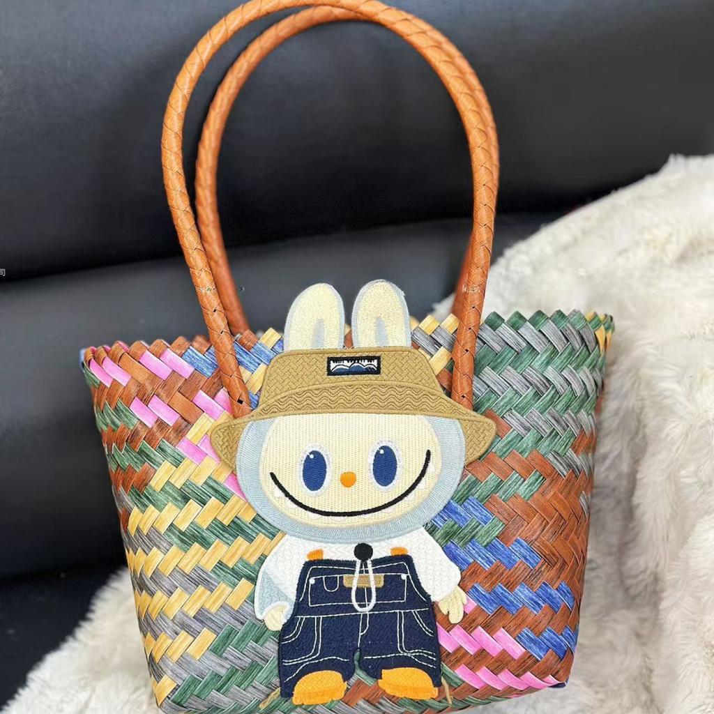 Labubu Sommer neuer Stil Netz rot geflochtene Korbtasche Umhängetasche Handtasche Damen Tasche niedlich Zugstoff Cartoon Rattantasche 5481 KTB
