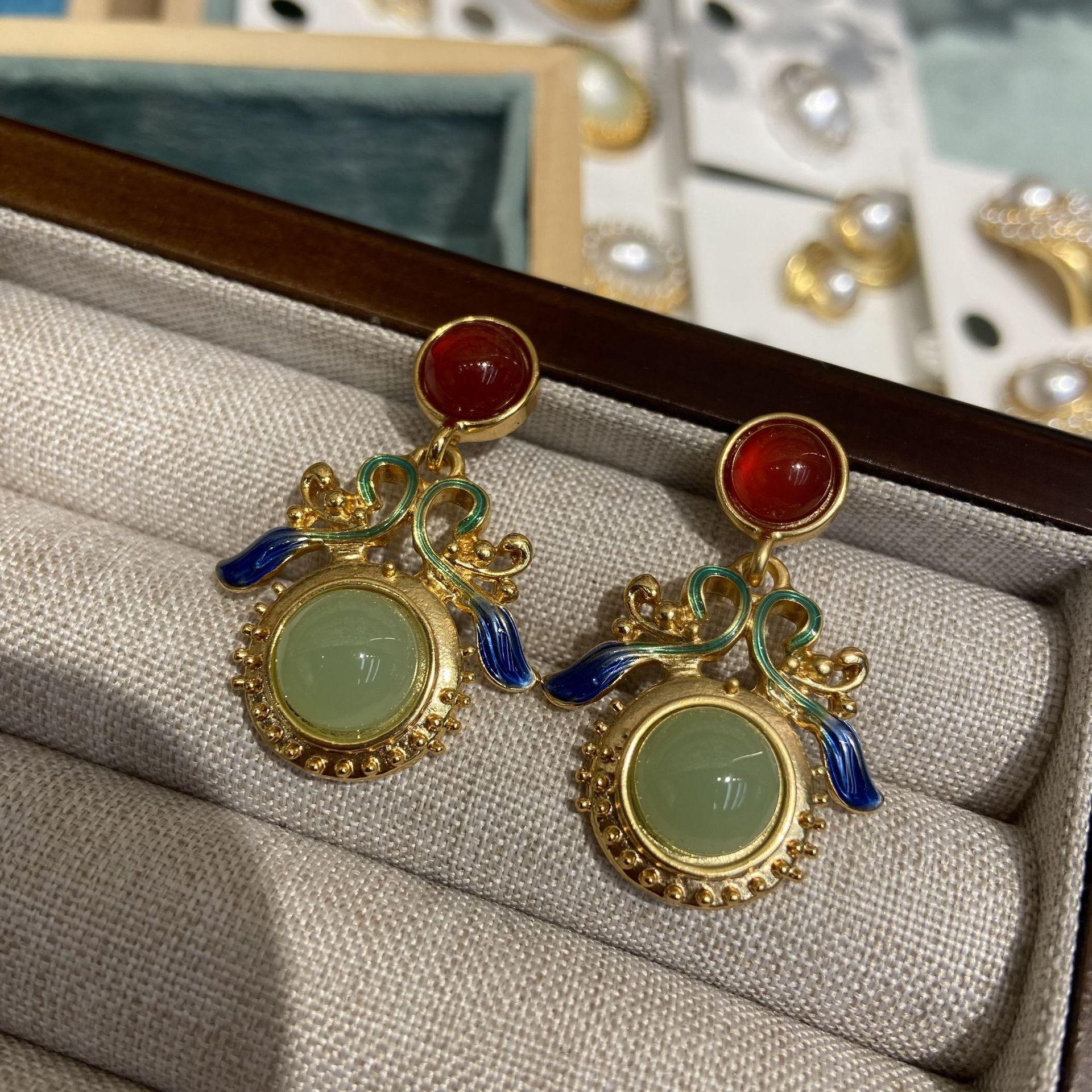 

Новые китайские ретро-серьги-ленты из халцедона в стиле суда с эмалью, покрытые агатом, серьги из настоящего золота премиум-класса с легким покрытием