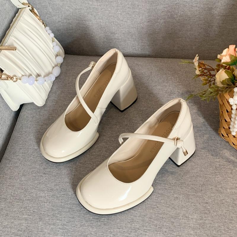 

2024 Spring and Autumn New French Retro Light Mouth Mary Jane Shoes Women s Pearl Round Head Thick Heel High Heel Black Single Shoes 40