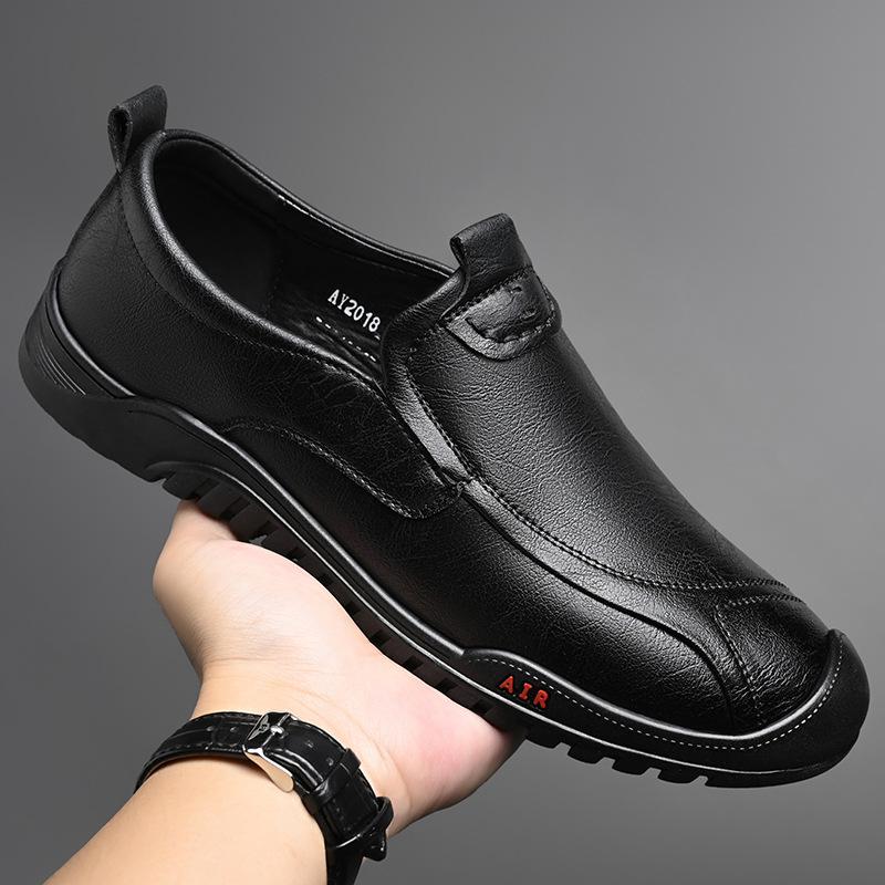 

Модные повседневные кожаные мокасины для мужчин, новые дизайнерские туфли на мягкой подошве, весна-осень, мужские однотонные легкие туфли 2024 года 38 чёрный