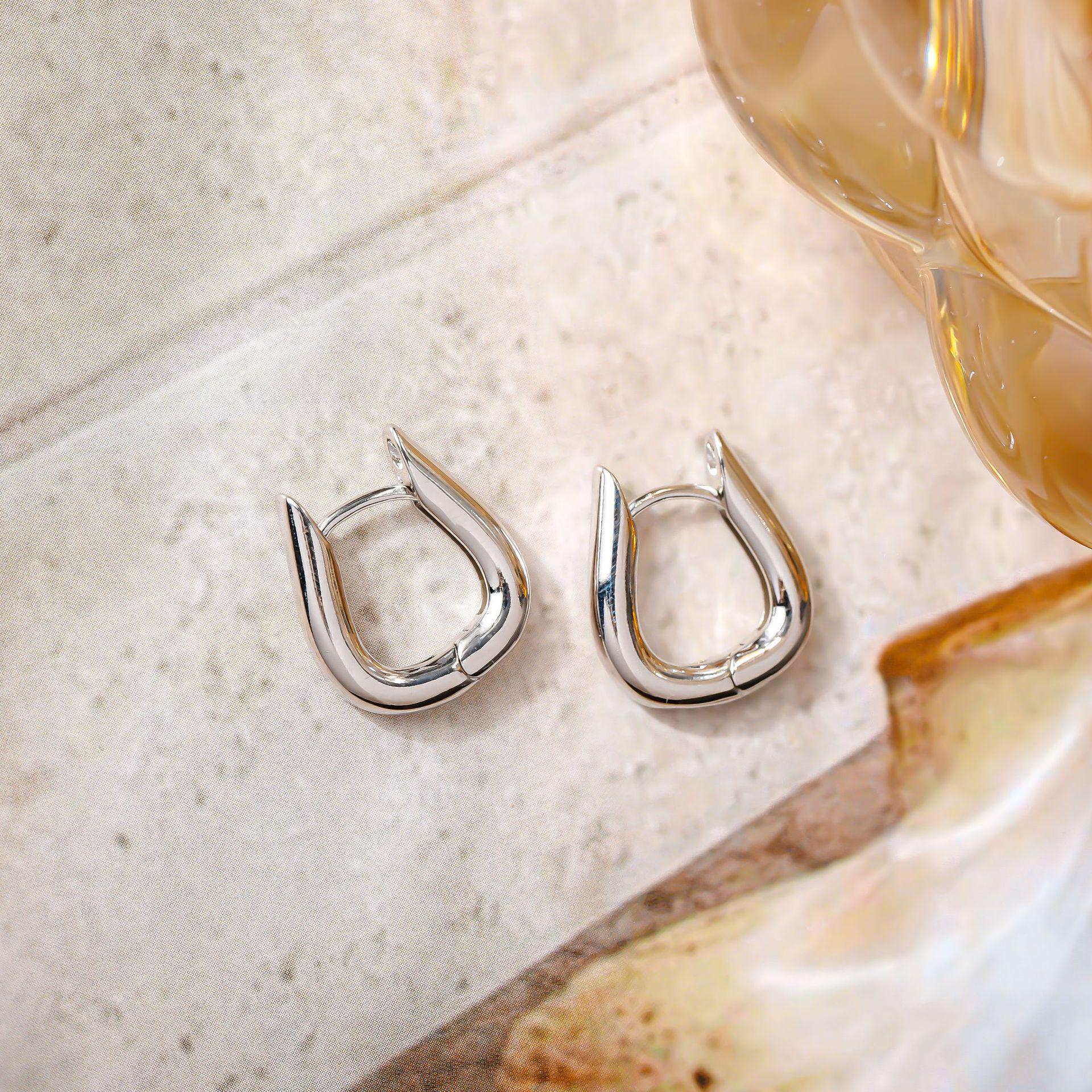 Elegant Retro French Oval Metal Hoop Earrings - U-Shaped Trapezoidal Geometric Design