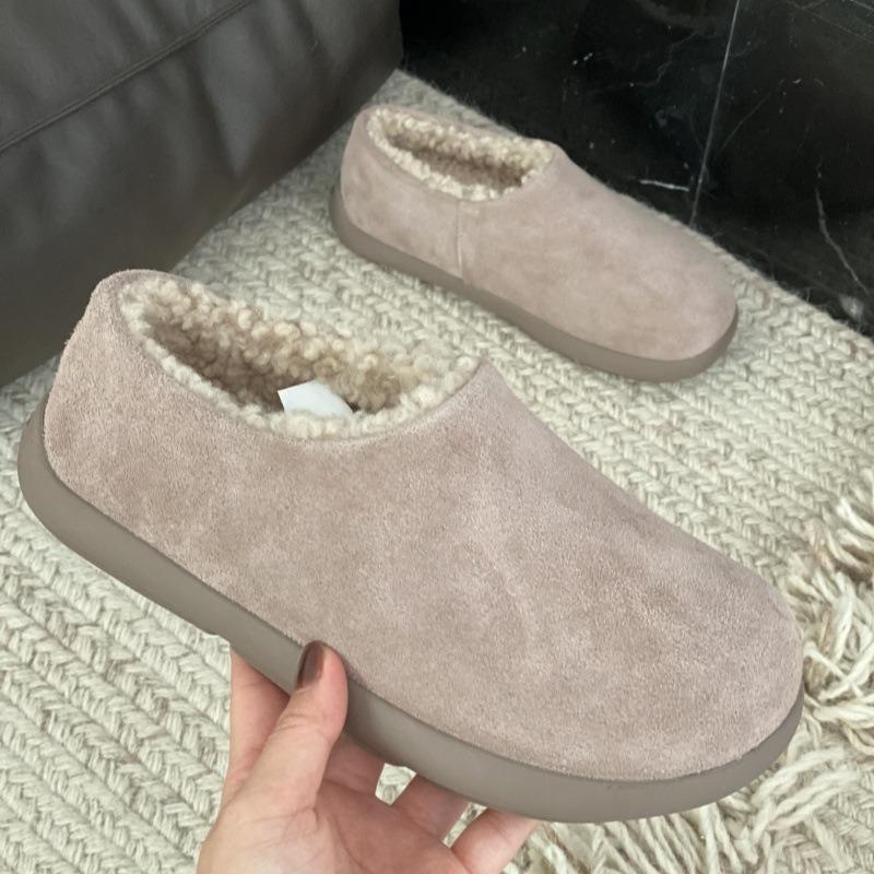 Snow boots, sheepskin and fur integrated, winter new all-inclusive, one pedal, velvet to keep warm, small potato woman