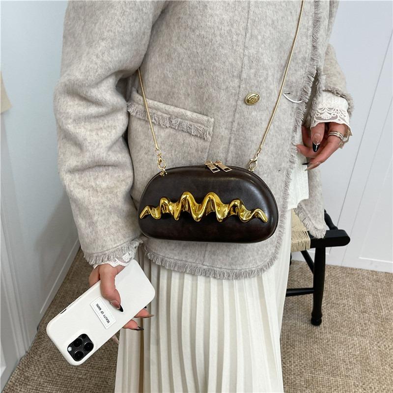 Personalized wavy pattern handinhand dinner bag women's new fashion chain shoulder bag diagonal span box bag