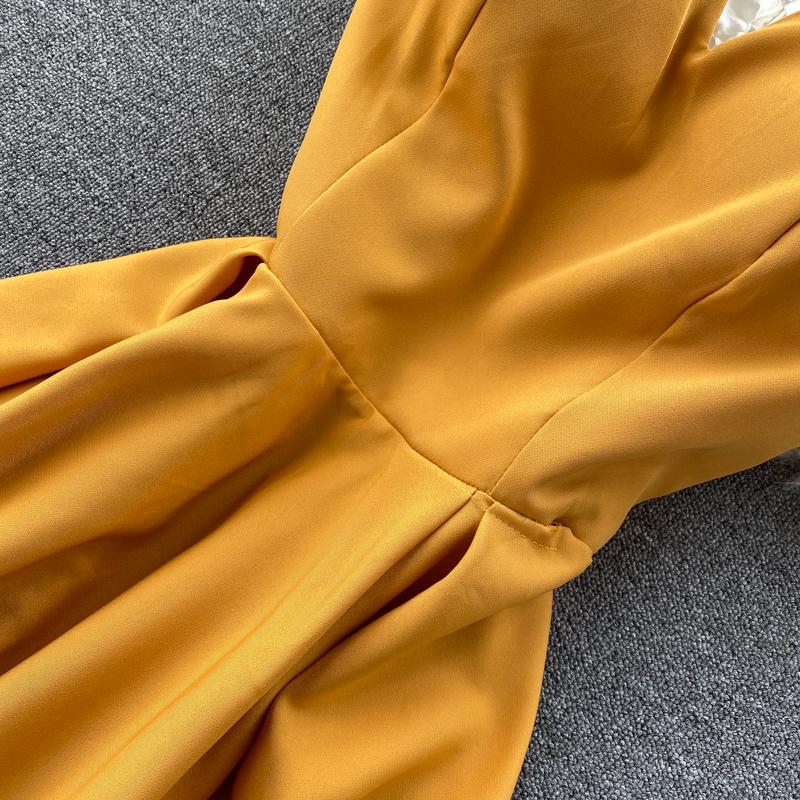 Rochie lungă slim cu decolteu în V, fără spate, culoare solidă, cu inspirație vintage 2024