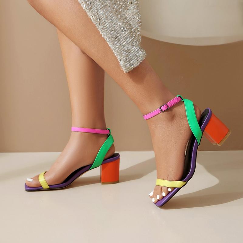 Mode 2024 Damen Neue Frühling/Sommer Farbige Zehenfreie Metall Elastische Gürtelschnalle Hoher Absatz Übergröße Sandalen