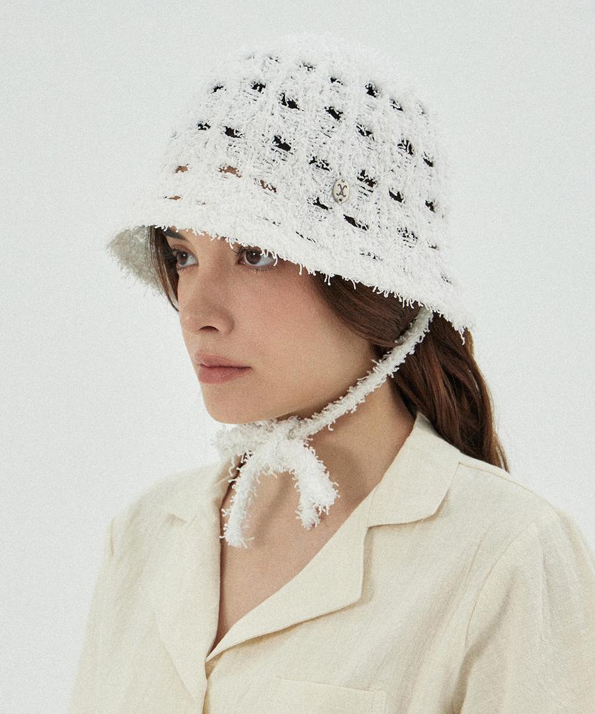 Bajal Va Curved Oval Metallic Knit Punching Bucket Hat White