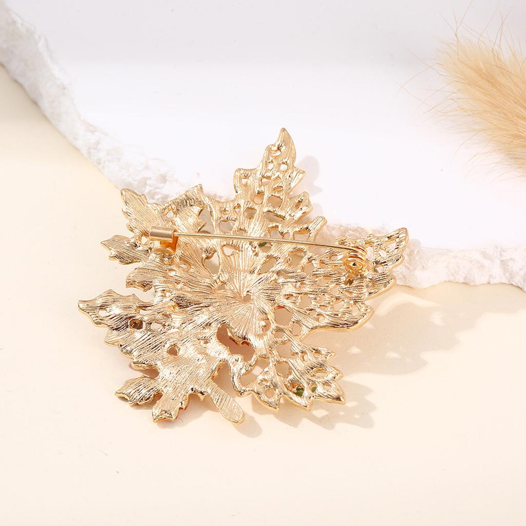 Elegant Maple Brooch for Women Vintage Inspired Alloy Crystals Embellished Accessory for Weddings Parties Daily Wear