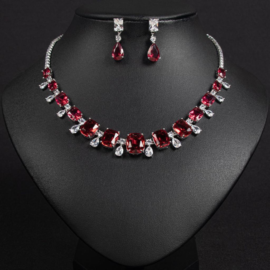 Women's Light Luxury Design Fashionable Zircon Water Drop Necklace Earring Set Versatile And Niche Design Sense Set