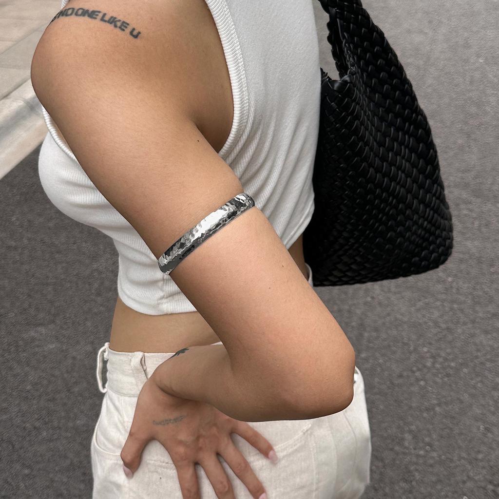 Design Sense Metal Beating Textured Glossy Arm Bracelet, Simple Wind Element Ring Arc Bracelet Female