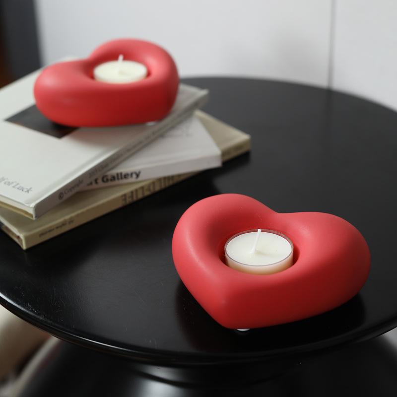 Creative Ceramic Heart-Shaped Candle Holder Candlelight Dinner Candle Holder Holiday Decor Abstract Art Heart-Shaped Candle Base