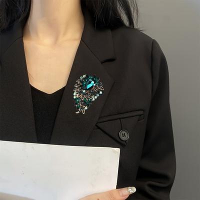 Elegant Colorful Rhinestone Glass Brooch Vibrant Color Irregular Shape Pin Shawl Scarf Suit Collar Badge Outfit Accessories