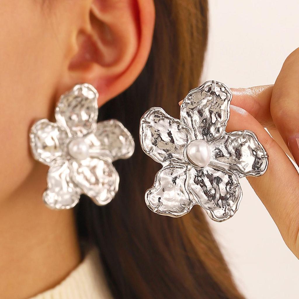 Kadınlar için Retro Geometrik Lava Dokulu Metal Küpeler