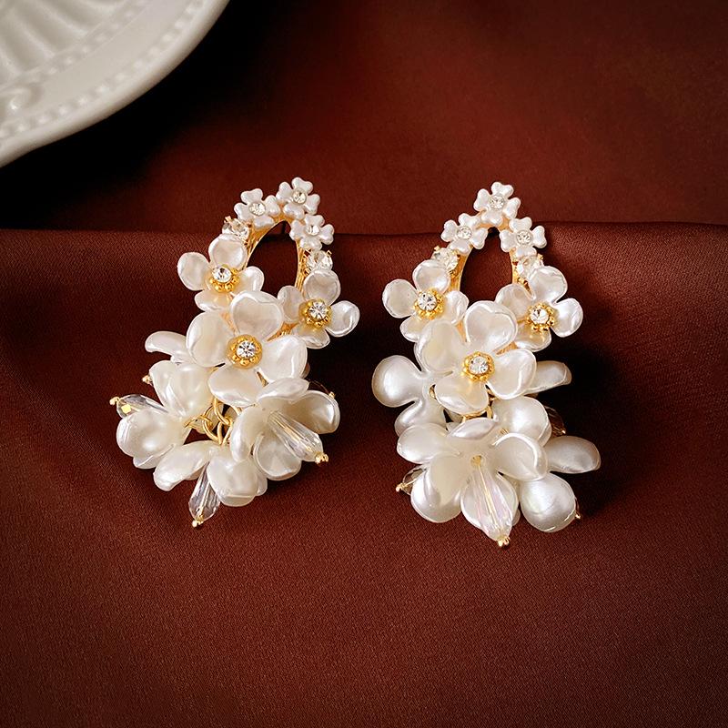 

Elegant Rhinestone Flower Earrings - Fairy Silver Needle Design