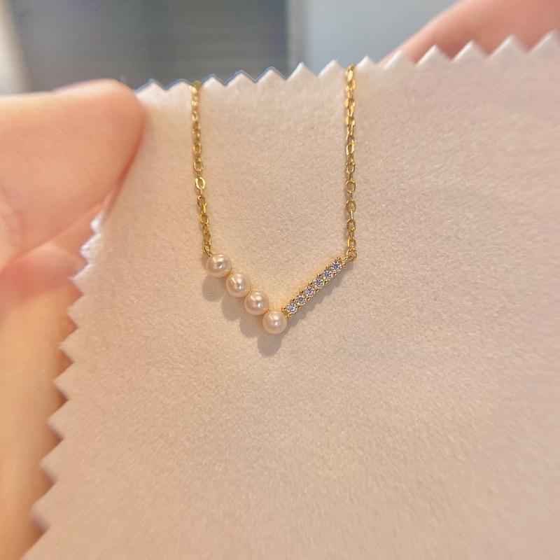 Elegant V-Shaped Pearl Necklace: Women's 925 Sterling Silver with 18K Gold Plating, Light Luxury Design, Versatile Clavicle Chain