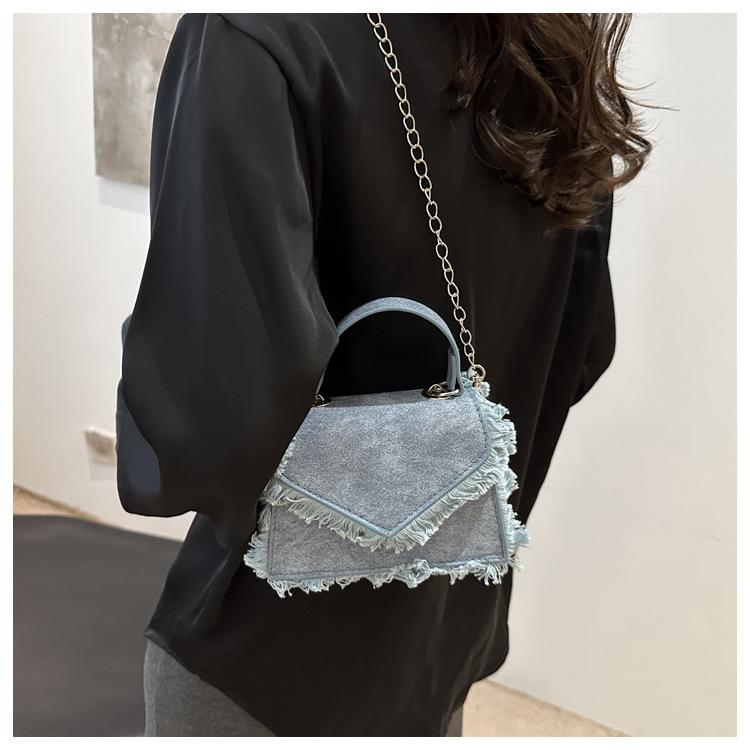 Women's Denim Tassel Shoulder Bag, Vintage Chain Crossbody Purse, Small Flap Closure Handbag with Metal Decor, Blue