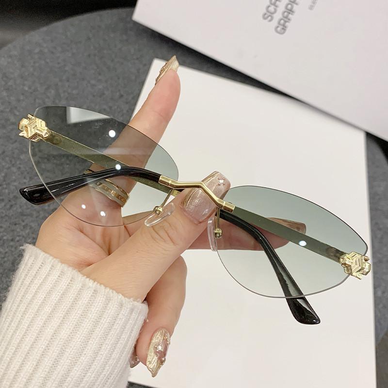 Leopard Head Metal Retro Cat Eye Sunglasses With Grey Lenses Uv400 For Casual Outings GoldFrameDoubleGreen