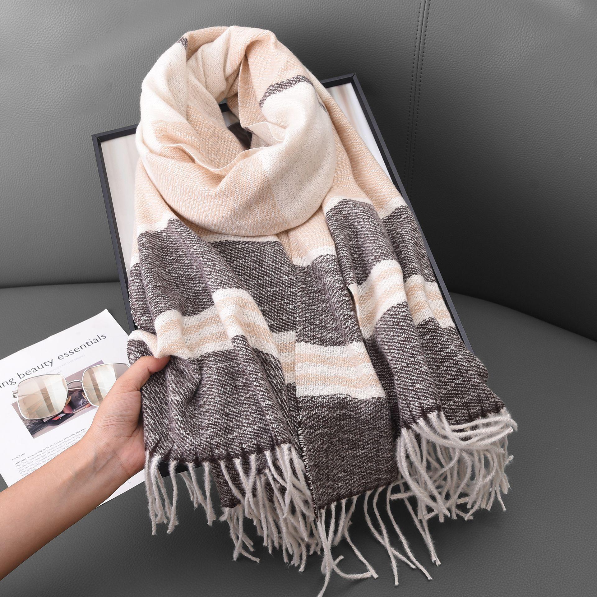 

Высококлассный шарф с бахромой в модной цветовой гамме, трендовый, с темпераментом, женский, имитация кашемира, полоски, теплый, толстый, внешняя шаль 65*180