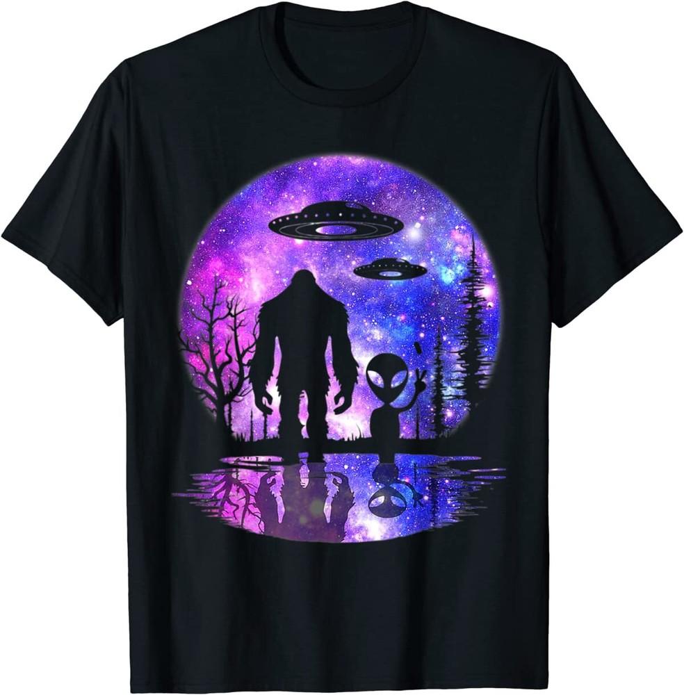 Alien Bigfoot Moon Sasquatch UFO Extraterrestri wbr/ al Men Women T-Shirt Unisex T-Shirt XXXXL