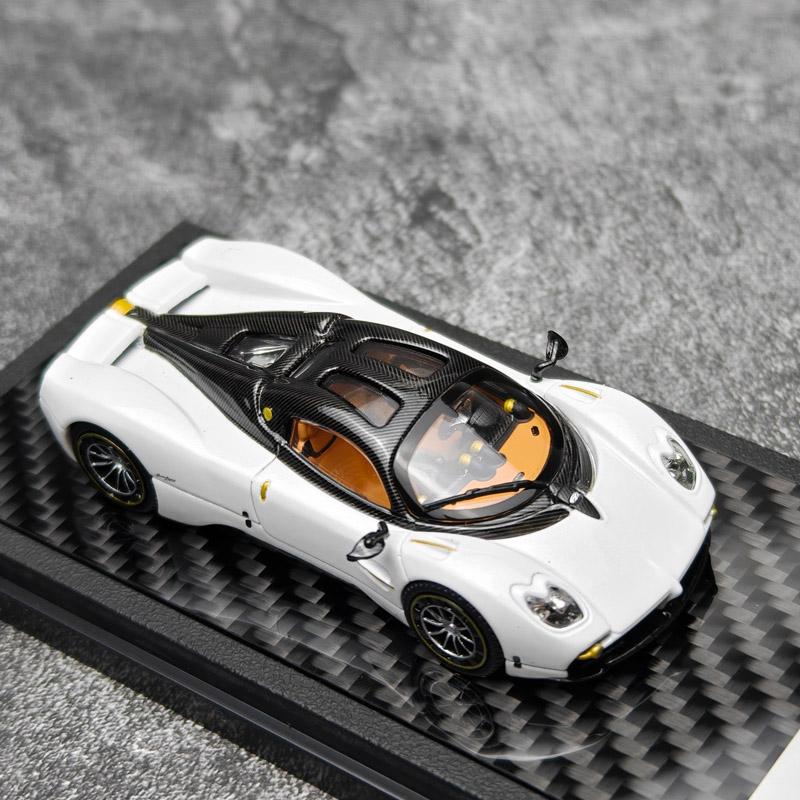 

LCD CLD model 1:64 Utopia Red/White car model display Collection Holiday gift белый