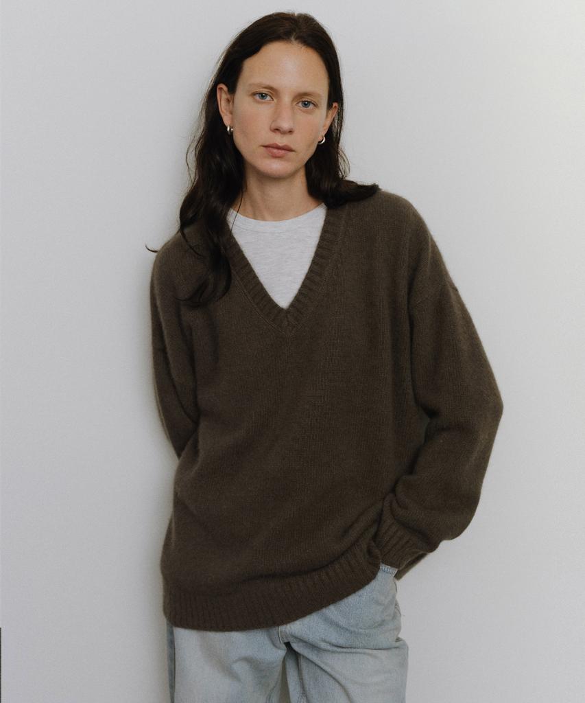 Yulago Super Fine Raccoon V-Neck Knit