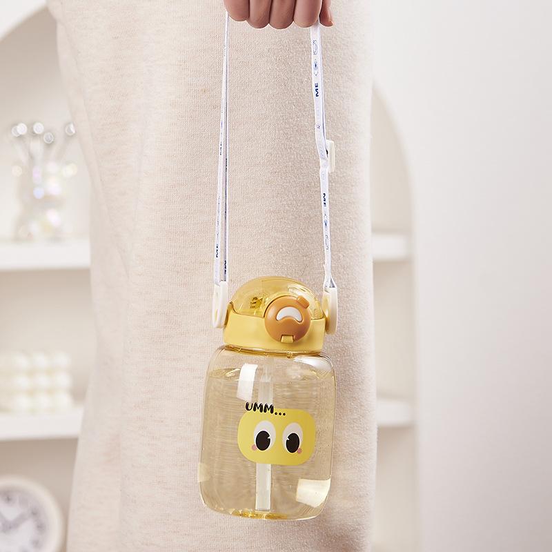 High value diagonal straw cup cute cartoon children's water cup bomb lid 500ml plastic cup