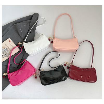 Borsa a tracolla lucida alla moda, borsa a spalla impermeabile, borsa rosa da sotto braccio, mini borsa hobo leggera per l'ufficio, feste, casual