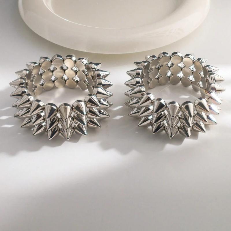 2 Stück Punk Style Nieten Spikes Armband, Unisex Silberfarbenes Edgy Nieten Manschettenarmband für Alltag, Party, Musikfestival-Kleidung