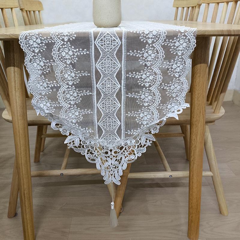 White Retro Lace Mesh Shawl: French Embroidered Decorative Table Runner