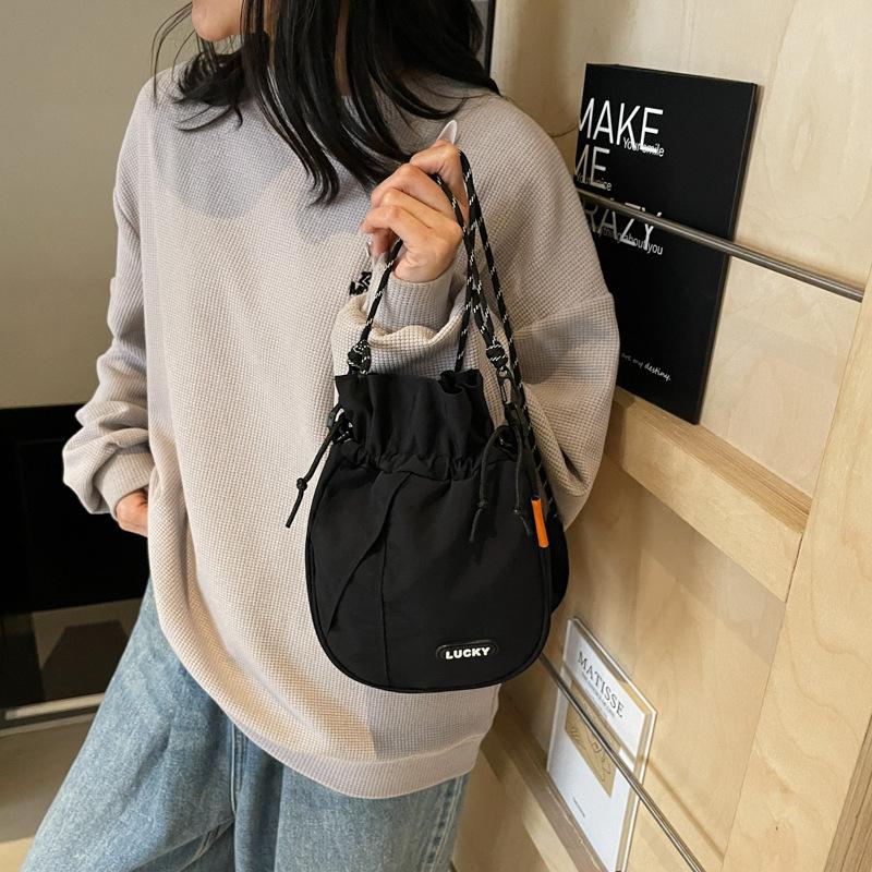 Popular Lightweight Fashion Mobile Phone Bag Spring and Summer New Trend Drawstring Messenger Bag Simple Small Satchel Mini