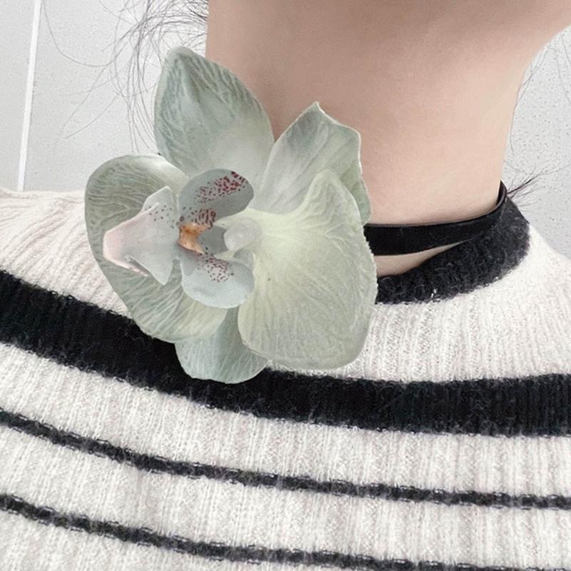 Phalaenopsis Blossom Necklace Simulation Flower Neckchain Women Girls Collarbone Chain Eye Catching Choker Accessory