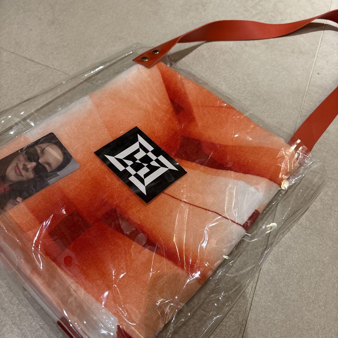 

[USED] j-hope live attendees special gift: bath towel