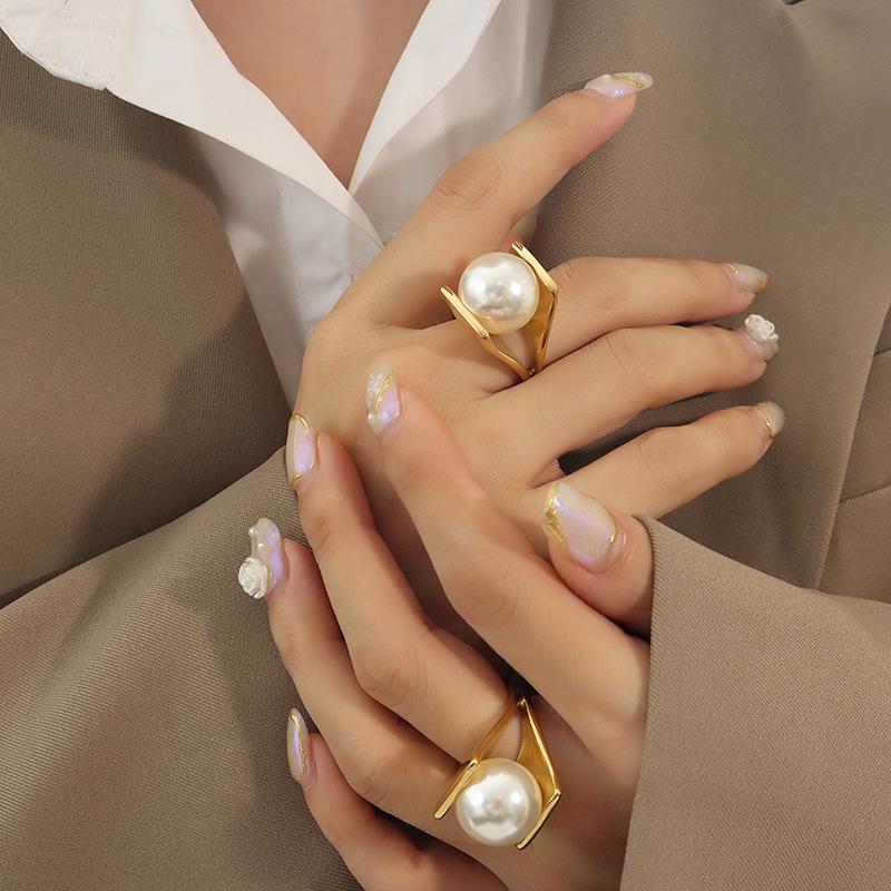 Italian Designer Y-Shaped Imitation Pearl Ring, Unique Exaggerated Style, 18K Gold-Plated Titanium Steel, A166