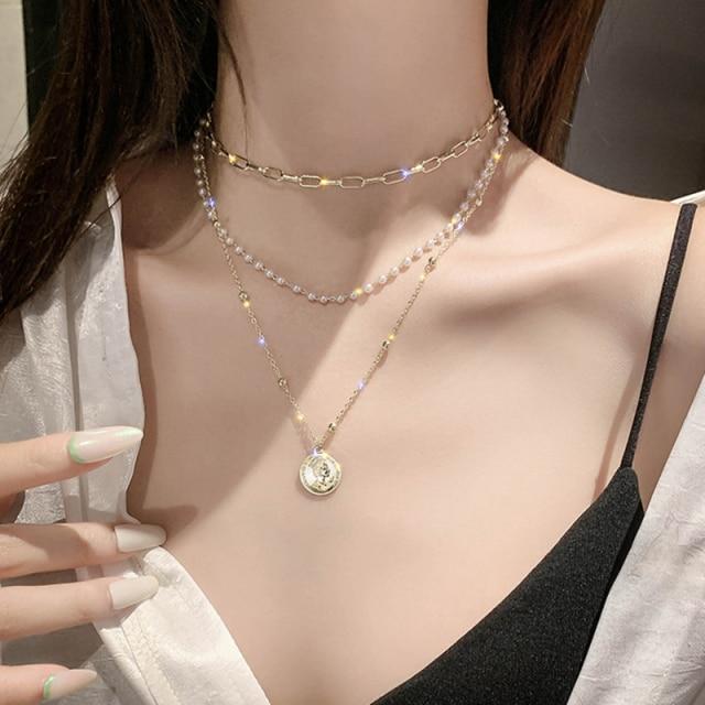 Modish Fashionable Butterfly Crystal Stone Pearl Pendant Necklaces Bold Statement Clavicle Pearl Chain Layered Necklaces Trend Butterfly Collar