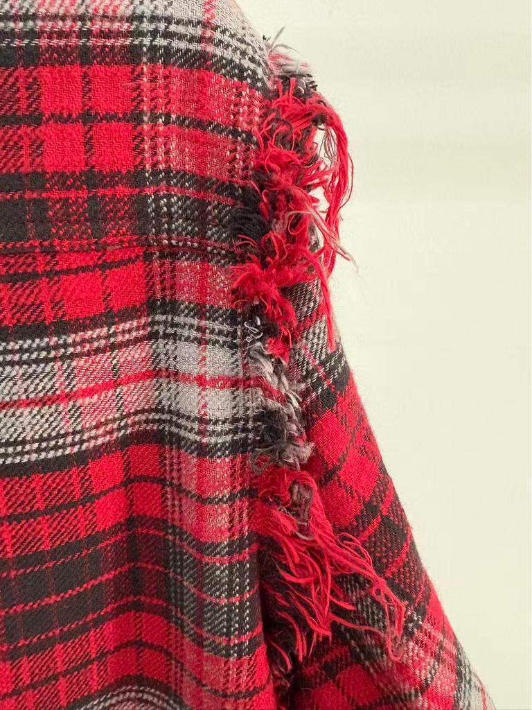 Chemise pour femme à carreaux rouge et noir, coupe ample et décontractée avec ourlet brut effiloché, série Nanyou 13 de Shenzhen - Style Printemps 2026